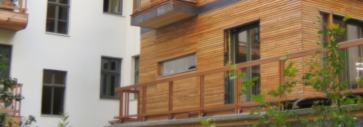 Foto Das sanierte Vorderhaus plus Holzanbau