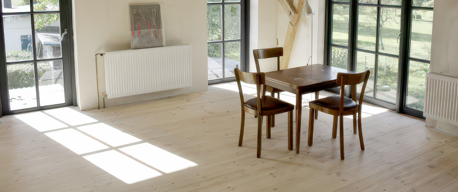 Foto helle Räume mit viel Holz